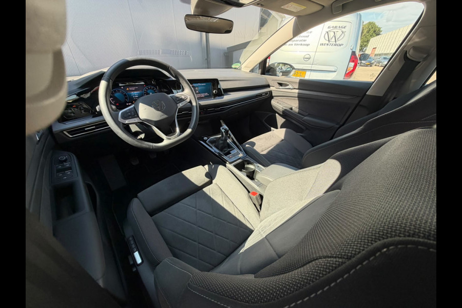 Volkswagen Golf 1.5 TSI STYLE 150PK Business Carplay /massage enz 1e eig