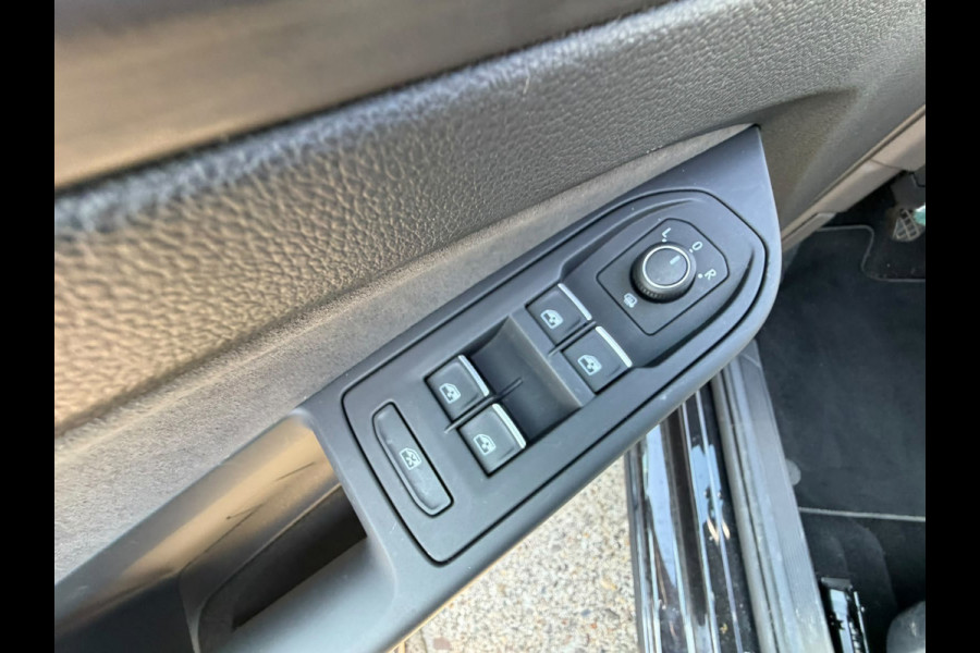 Volkswagen Golf 1.5 TSI STYLE 150PK Business Carplay /massage enz 1e eig