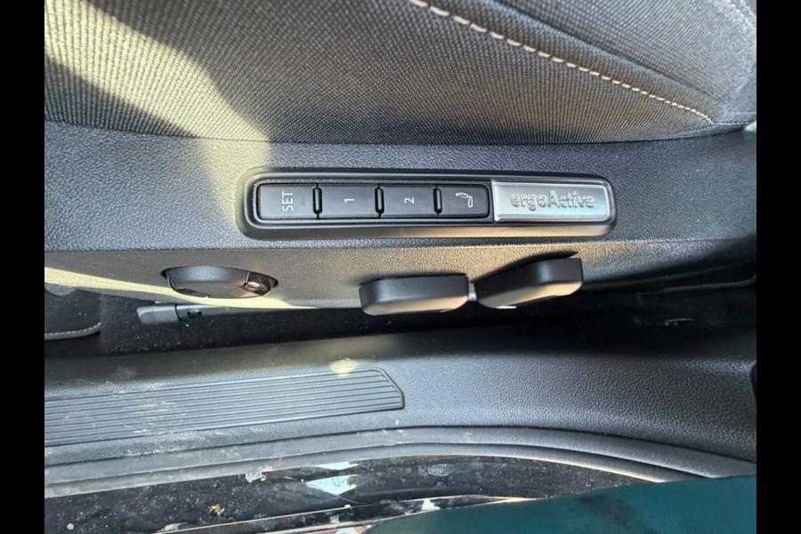 Volkswagen Golf 1.5 TSI STYLE 150PK Business Carplay /massage enz 1e eig