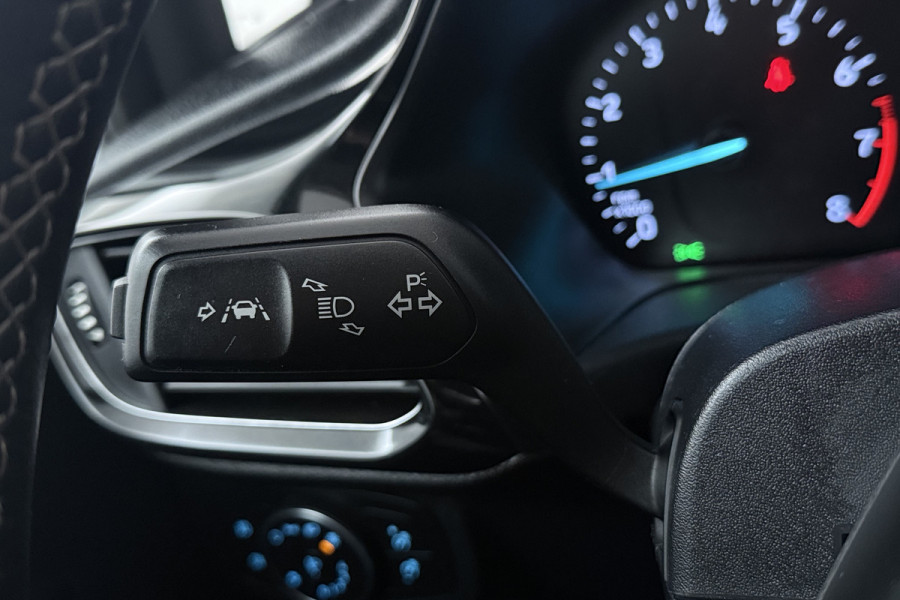 Ford Fiesta 1.0 EcoBoost Titanium (STOEL/STUUR VERWARMING, CAMERA, TREKHAAK, CRUISE ADAPTIEF)