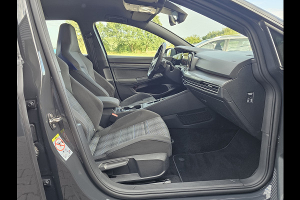 Volkswagen Golf 1.4 eHybrid GTE | LED | ACC | Sporstoelen | Virtual | Navi | App-connect | All-seasons |