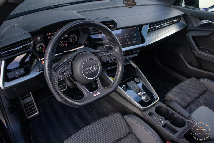 Audi A3 Sportback 45 TFSIe Sline Competition PANO MATRIX MAXTON KEYLESS