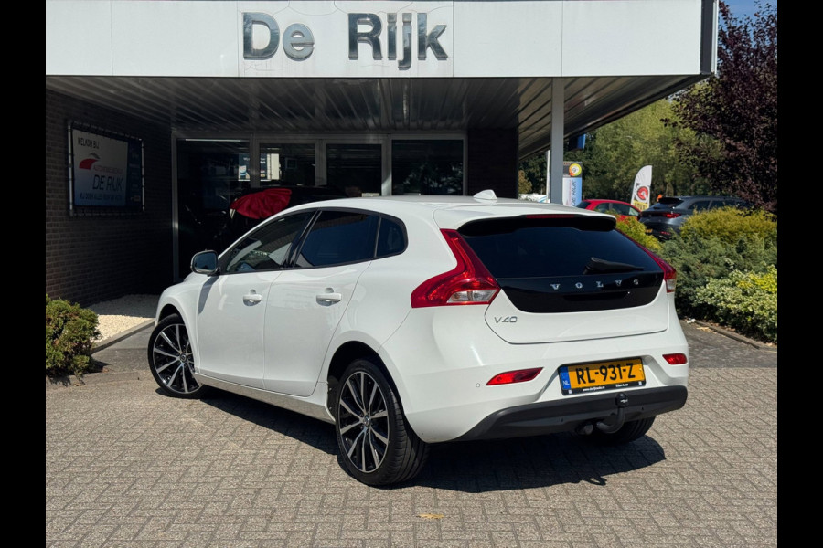 Volvo V40 1.5 T2 Nordic+ | Carplay/Android, Cruise, Stoelverw., Leder, Clima, Trekhaak | |