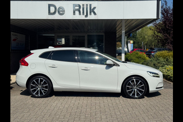 Volvo V40 1.5 T2 Nordic+ | Carplay/Android, Cruise, Stoelverw., Leder, Clima, Trekhaak | |