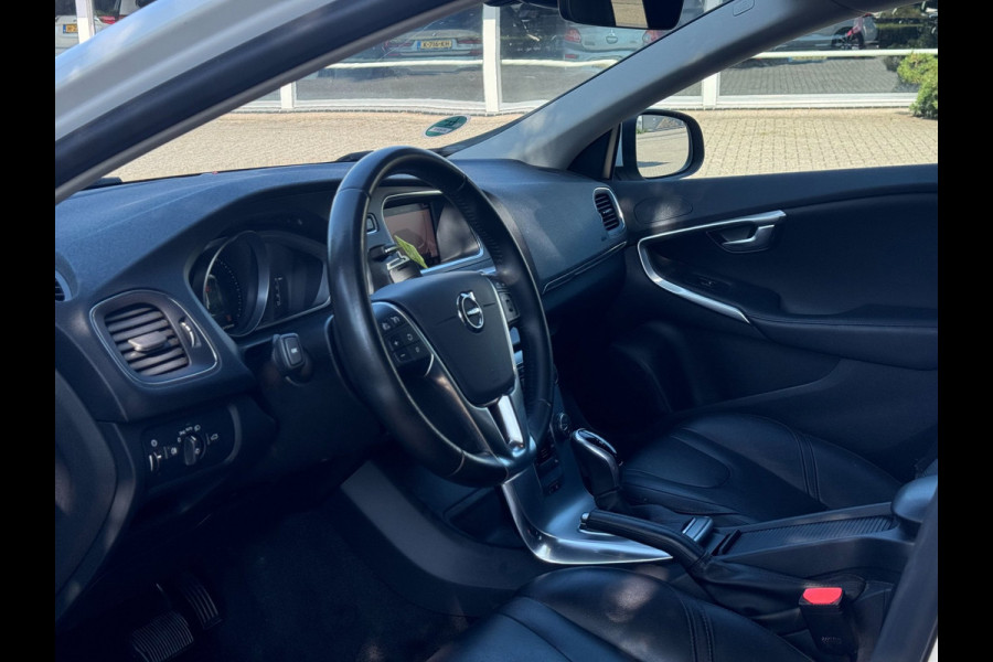 Volvo V40 1.5 T2 Nordic+ | Carplay/Android, Cruise, Stoelverw., Leder, Clima, Trekhaak | |