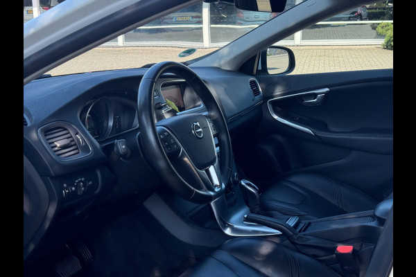 Volvo V40 1.5 T2 Nordic+ | Carplay/Android, Cruise, Stoelverw., Leder, Clima, Trekhaak | |