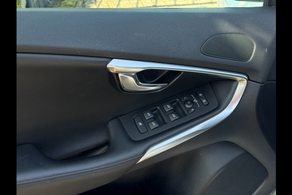 Volvo V40 1.5 T2 Nordic+ | Carplay/Android, Cruise, Stoelverw., Leder, Clima, Trekhaak | |
