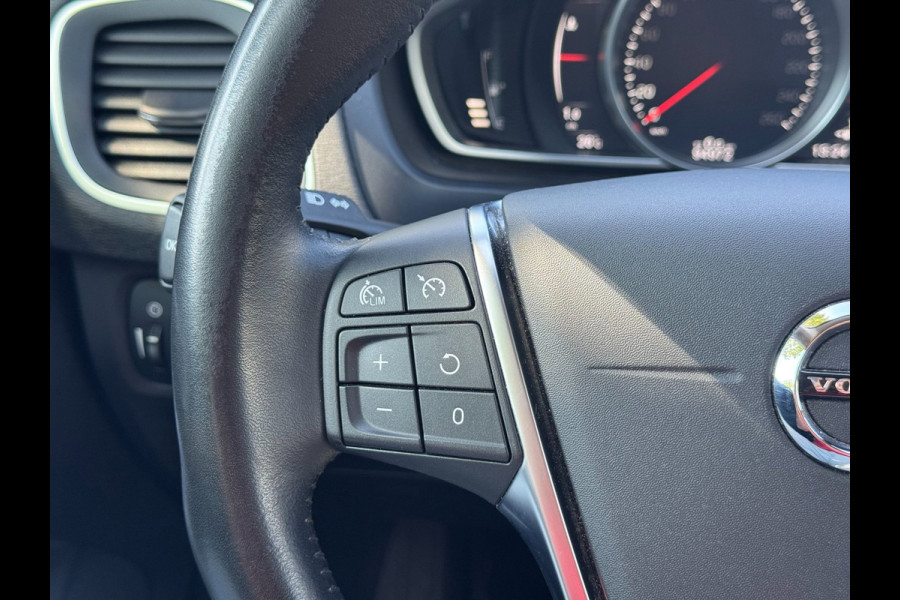 Volvo V40 1.5 T2 Nordic+ | Carplay/Android, Cruise, Stoelverw., Leder, Clima, Trekhaak | |
