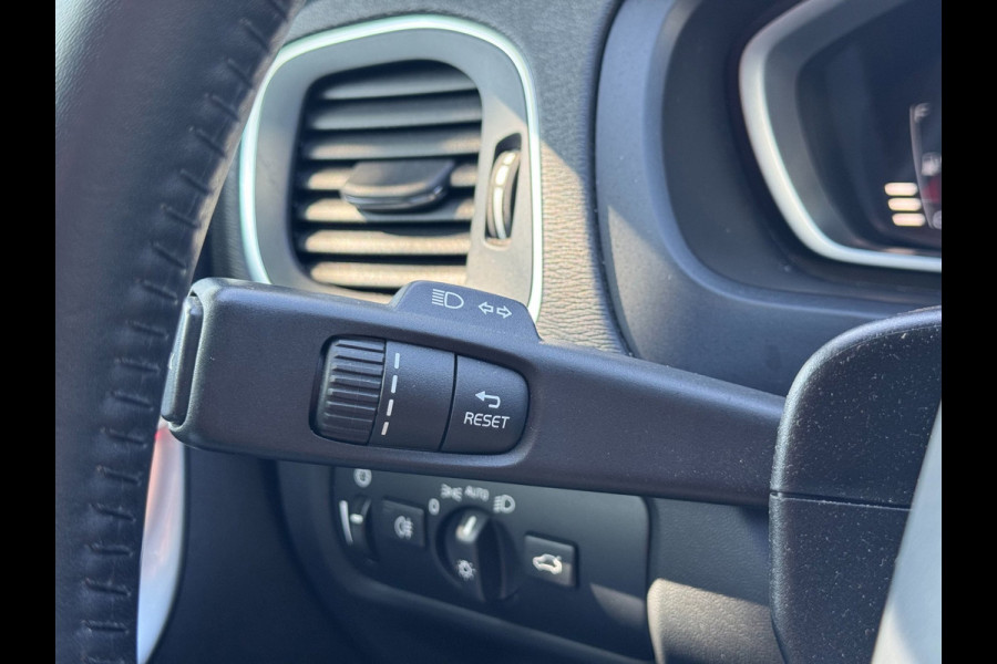 Volvo V40 1.5 T2 Nordic+ | Carplay/Android, Cruise, Stoelverw., Leder, Clima, Trekhaak | |