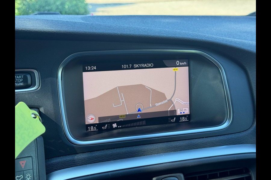 Volvo V40 1.5 T2 Nordic+ | Carplay/Android, Cruise, Stoelverw., Leder, Clima, Trekhaak | |