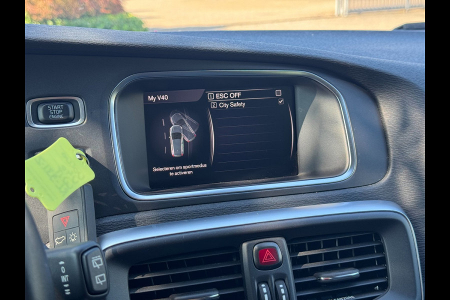 Volvo V40 1.5 T2 Nordic+ | Carplay/Android, Cruise, Stoelverw., Leder, Clima, Trekhaak | |
