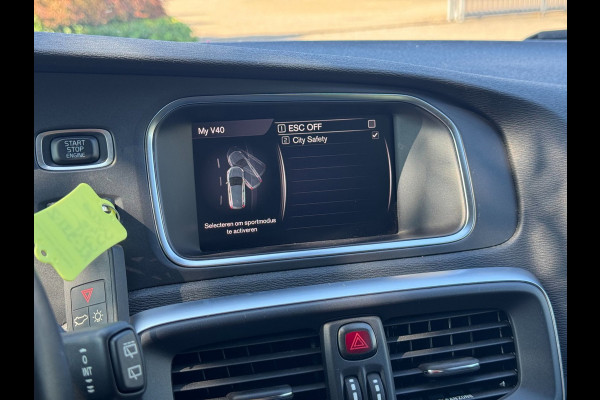 Volvo V40 1.5 T2 Nordic+ | Carplay/Android, Cruise, Stoelverw., Leder, Clima, Trekhaak | |