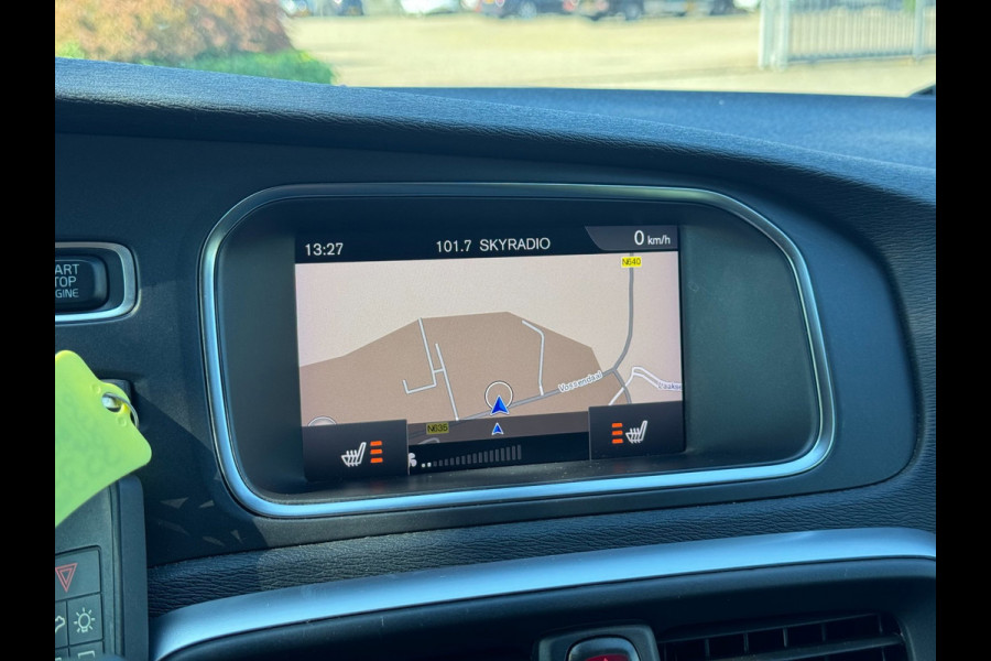 Volvo V40 1.5 T2 Nordic+ | Carplay/Android, Cruise, Stoelverw., Leder, Clima, Trekhaak | |