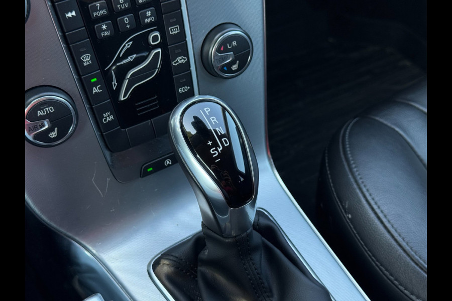 Volvo V40 1.5 T2 Nordic+ | Carplay/Android, Cruise, Stoelverw., Leder, Clima, Trekhaak | |