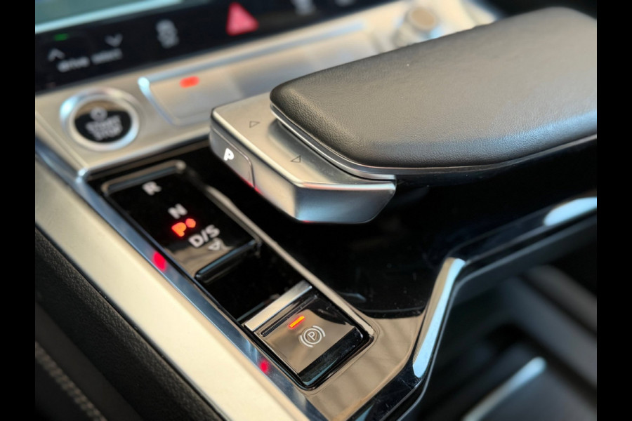 Audi e-tron Sportback 50 quattro S-Line edition (NL-auto, Panorama, StoelV, Carplay, Camera, PDC, Etc)