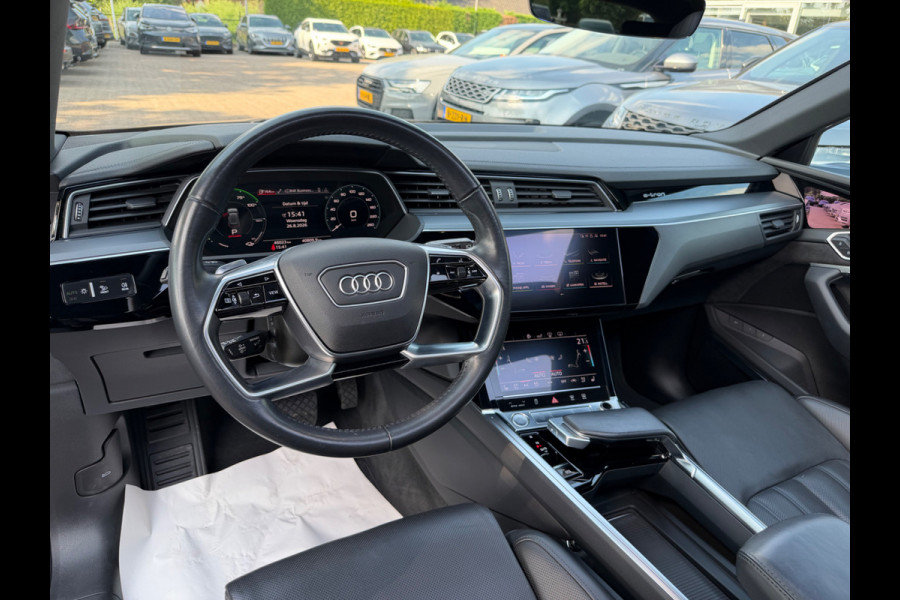 Audi e-tron 55 quattro S edition 95 kWh / SoH 94,6% / Panoramadak / 360Camera / Head-up / Luxe Leder / Luchtvering / 21'' / B&O / Softclose / Matrix LED / CarPlay / Dodehoek / DAB / ACC / Stoelmassage+Ventilatie