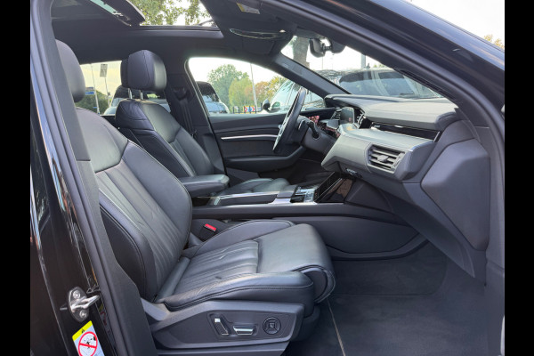 Audi e-tron 55 quattro S edition 95 kWh / SoH 94,6% / Panoramadak / 360Camera / Head-up / Luxe Leder / Luchtvering / 21'' / B&O / Softclose / Matrix LED / CarPlay / Dodehoek / DAB / ACC / Stoelmassage+Ventilatie