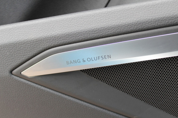 Audi e-tron 55 quattro S edition 95 kWh / SoH 94,6% / Panoramadak / 360Camera / Head-up / Luxe Leder / Luchtvering / 21'' / B&O / Softclose / Matrix LED / CarPlay / Dodehoek / DAB / ACC / Stoelmassage+Ventilatie