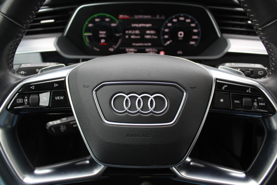 Audi e-tron 55 quattro S edition 95 kWh / SoH 94,6% / Panoramadak / 360Camera / Head-up / Luxe Leder / Luchtvering / 21'' / B&O / Softclose / Matrix LED / CarPlay / Dodehoek / DAB / ACC / Stoelmassage+Ventilatie