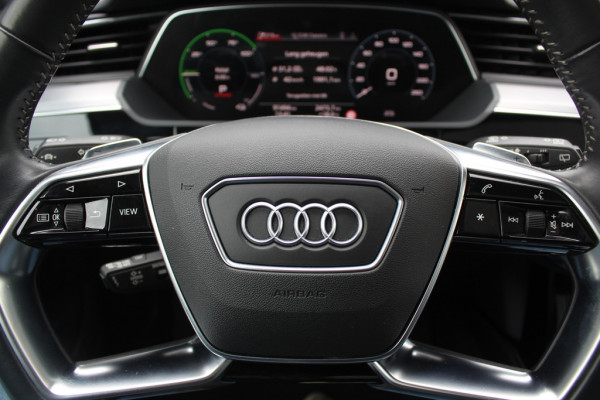 Audi e-tron 55 quattro S edition 95 kWh / SoH 94,6% / Panoramadak / 360Camera / Head-up / Luxe Leder / Luchtvering / 21'' / B&O / Softclose / Matrix LED / CarPlay / Dodehoek / DAB / ACC / Stoelmassage+Ventilatie