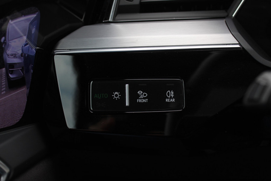 Audi e-tron 55 quattro S edition 95 kWh / SoH 94,6% / Panoramadak / 360Camera / Head-up / Luxe Leder / Luchtvering / 21'' / B&O / Softclose / Matrix LED / CarPlay / Dodehoek / DAB / ACC / Stoelmassage+Ventilatie