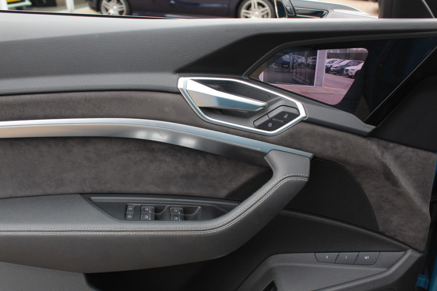 Audi e-tron 55 quattro S edition 95 kWh / SoH 94,6% / Panoramadak / 360Camera / Head-up / Luxe Leder / Luchtvering / 21'' / B&O / Softclose / Matrix LED / CarPlay / Dodehoek / DAB / ACC / Stoelmassage+Ventilatie
