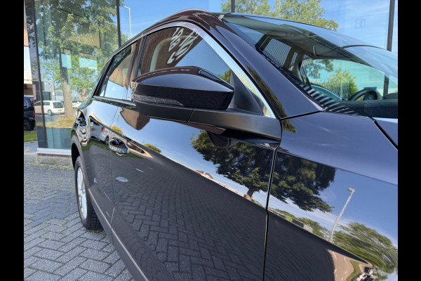 Volkswagen T-Roc 1.0 TSI Style Business - Navi - Airco - Parkeerhulp - Org.NL