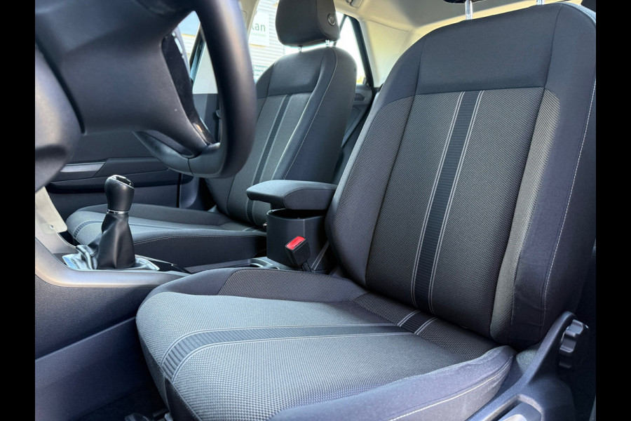 Volkswagen T-Roc 1.0 TSI Style Business - Navi - Airco - Parkeerhulp - Org.NL