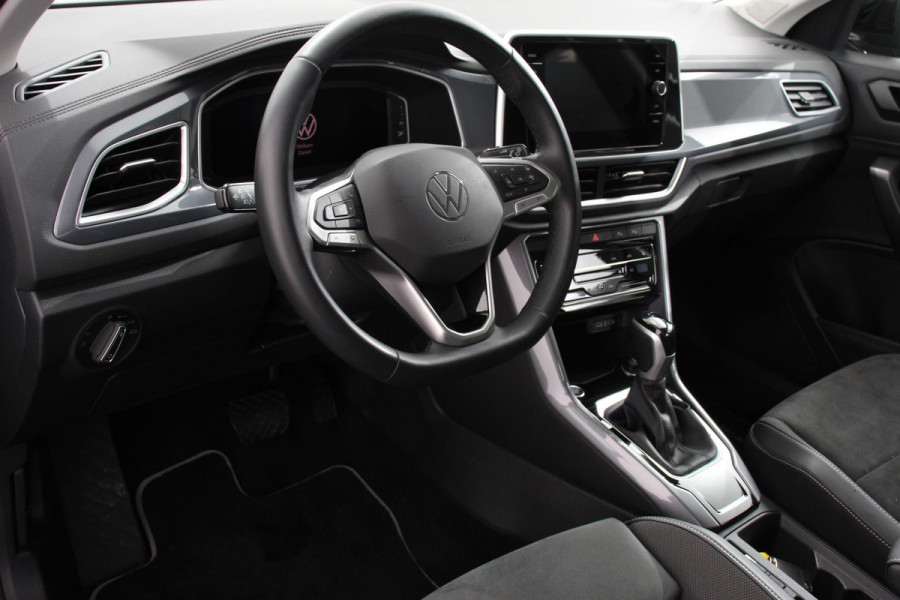 Volkswagen T-Roc 1.5 TSI DSG Style Navigatie Wireless App connect Adaptive Cruise Control Park Assist Camera Parkeersensoren IQ Drive pakket Stoel- en stuurwielverwarming Virtual cockpit Elektrische achterklep Full LED koplampen