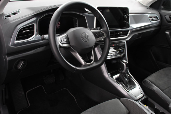Volkswagen T-Roc 1.5 TSI DSG Style Navigatie Wireless App connect Adaptive Cruise Control Park Assist Camera Parkeersensoren IQ Drive pakket Stoel- en stuurwielverwarming Virtual cockpit Elektrische achterklep Full LED koplampen