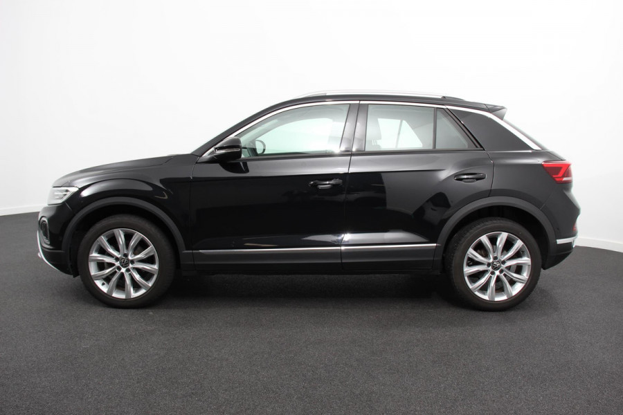 Volkswagen T-Roc 1.5 TSI DSG Style Navigatie Wireless App connect Adaptive Cruise Control Park Assist Camera Parkeersensoren IQ Drive pakket Stoel- en stuurwielverwarming Virtual cockpit Elektrische achterklep Full LED koplampen