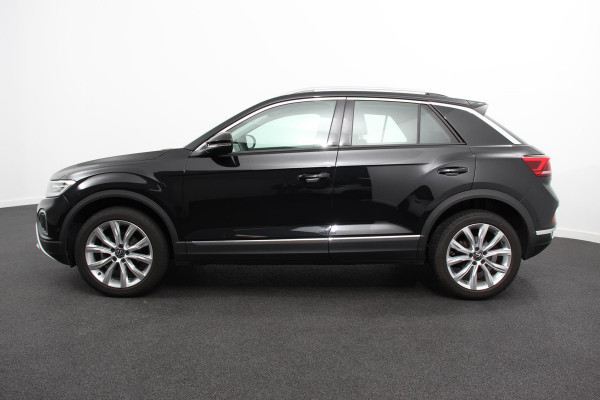 Volkswagen T-Roc 1.5 TSI DSG Style Navigatie Wireless App connect Adaptive Cruise Control Park Assist Camera Parkeersensoren IQ Drive pakket Stoel- en stuurwielverwarming Virtual cockpit Elektrische achterklep Full LED koplampen