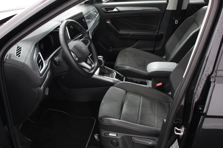 Volkswagen T-Roc 1.5 TSI DSG Style Navigatie Wireless App connect Adaptive Cruise Control Park Assist Camera Parkeersensoren IQ Drive pakket Stoel- en stuurwielverwarming Virtual cockpit Elektrische achterklep Full LED koplampen