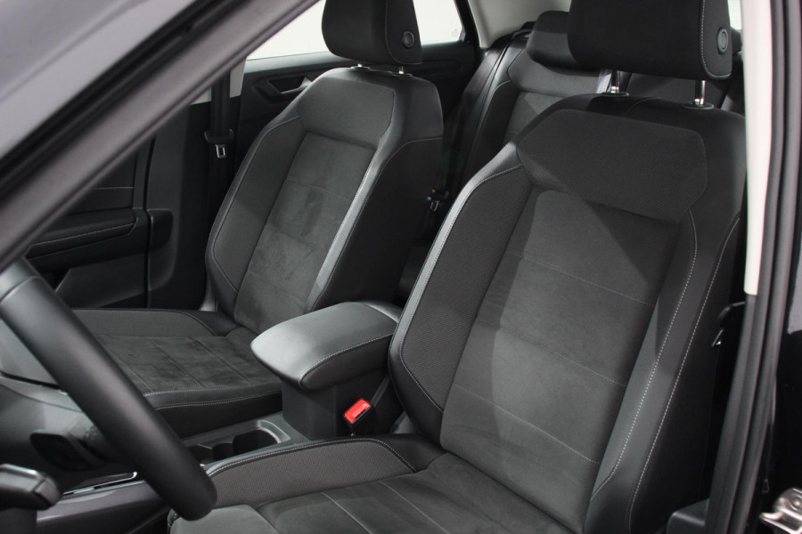 Volkswagen T-Roc 1.5 TSI DSG Style Navigatie Wireless App connect Adaptive Cruise Control Park Assist Camera Parkeersensoren IQ Drive pakket Stoel- en stuurwielverwarming Virtual cockpit Elektrische achterklep Full LED koplampen