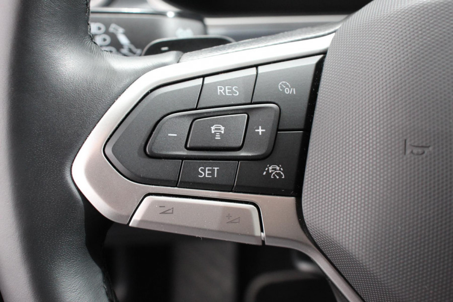 Volkswagen T-Roc 1.5 TSI DSG Style Navigatie Wireless App connect Adaptive Cruise Control Park Assist Camera Parkeersensoren IQ Drive pakket Stoel- en stuurwielverwarming Virtual cockpit Elektrische achterklep Full LED koplampen