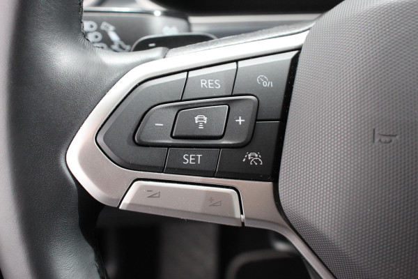 Volkswagen T-Roc 1.5 TSI DSG Style Navigatie Wireless App connect Adaptive Cruise Control Park Assist Camera Parkeersensoren IQ Drive pakket Stoel- en stuurwielverwarming Virtual cockpit Elektrische achterklep Full LED koplampen