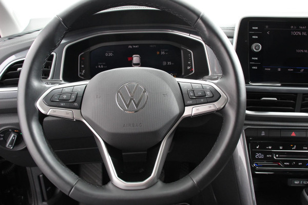 Volkswagen T-Roc 1.5 TSI DSG Style Navigatie Wireless App connect Adaptive Cruise Control Park Assist Camera Parkeersensoren IQ Drive pakket Stoel- en stuurwielverwarming Virtual cockpit Elektrische achterklep Full LED koplampen