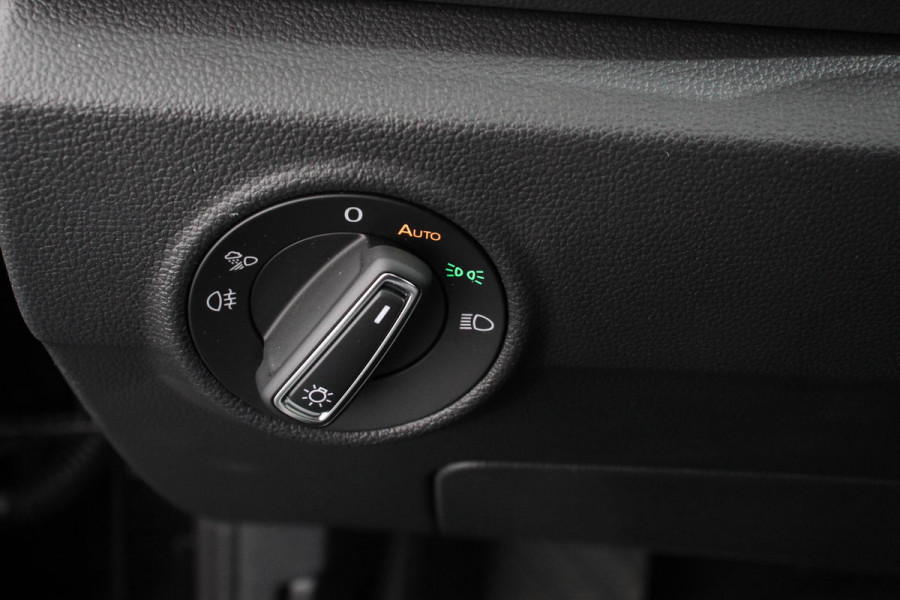 Volkswagen T-Roc 1.5 TSI DSG Style Navigatie Wireless App connect Adaptive Cruise Control Park Assist Camera Parkeersensoren IQ Drive pakket Stoel- en stuurwielverwarming Virtual cockpit Elektrische achterklep Full LED koplampen