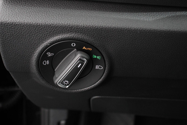 Volkswagen T-Roc 1.5 TSI DSG Style Navigatie Wireless App connect Adaptive Cruise Control Park Assist Camera Parkeersensoren IQ Drive pakket Stoel- en stuurwielverwarming Virtual cockpit Elektrische achterklep Full LED koplampen