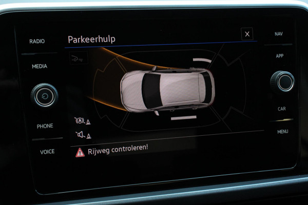 Volkswagen T-Roc 1.5 TSI DSG Style Navigatie Wireless App connect Adaptive Cruise Control Park Assist Camera Parkeersensoren IQ Drive pakket Stoel- en stuurwielverwarming Virtual cockpit Elektrische achterklep Full LED koplampen