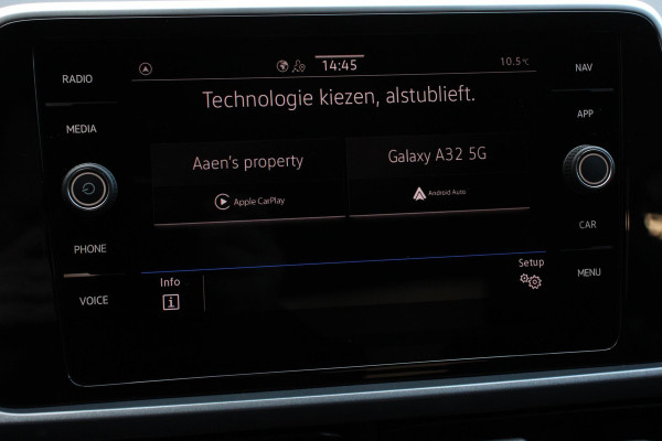 Volkswagen T-Roc 1.5 TSI DSG Style Navigatie Wireless App connect Adaptive Cruise Control Park Assist Camera Parkeersensoren IQ Drive pakket Stoel- en stuurwielverwarming Virtual cockpit Elektrische achterklep Full LED koplampen