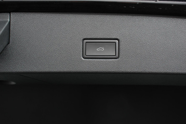 Volkswagen T-Roc 1.5 TSI DSG Style Navigatie Wireless App connect Adaptive Cruise Control Park Assist Camera Parkeersensoren IQ Drive pakket Stoel- en stuurwielverwarming Virtual cockpit Elektrische achterklep Full LED koplampen