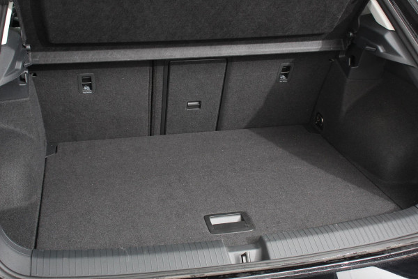Volkswagen T-Roc 1.5 TSI DSG Style Navigatie Wireless App connect Adaptive Cruise Control Park Assist Camera Parkeersensoren IQ Drive pakket Stoel- en stuurwielverwarming Virtual cockpit Elektrische achterklep Full LED koplampen