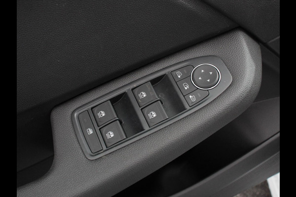 Mitsubishi Colt 1.6 HEV Automaat Intense Navigatie d.m.v. Apple Carplay/Android Auto Camera Climate Control Cruise Control Lichtmetalen velgen Extra Getint Glas Digitale Cockpit