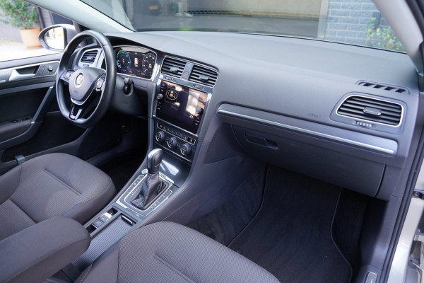 Volkswagen e-Golf E-DITION|Prijs rijklaar incl 12 mnd garantie|Warmtepomp Camera Navi Blindspot Stoelverwarming