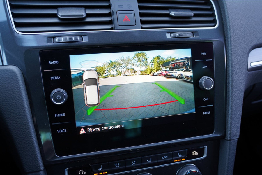 Volkswagen e-Golf E-DITION|Prijs rijklaar incl 12 mnd garantie|Warmtepomp Camera Navi Blindspot Stoelverwarming