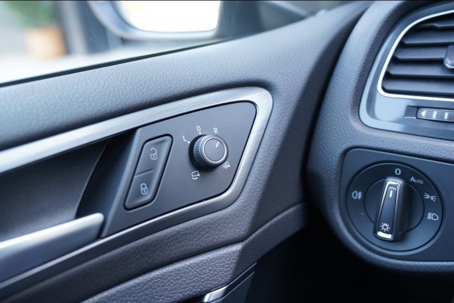 Volkswagen e-Golf E-DITION|Prijs rijklaar incl 12 mnd garantie|Warmtepomp Camera Navi Blindspot Stoelverwarming