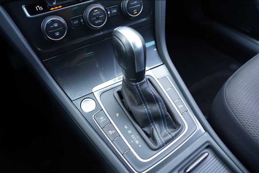 Volkswagen e-Golf E-DITION|Prijs rijklaar incl 12 mnd garantie|Warmtepomp Camera Navi Blindspot Stoelverwarming