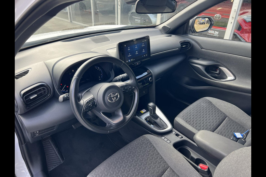 Toyota Yaris Cross 1.5 Hybrid Dynamic | 17 inch, Keyless, Privacy Glass, Smart connect, Apple CarPlay/Android Auto, LED, Parkeercamera