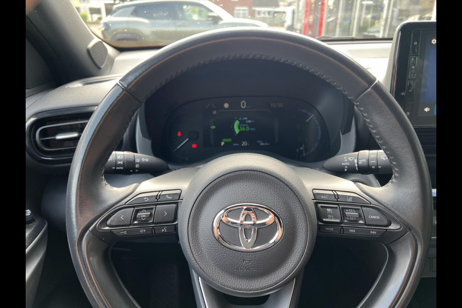 Toyota Yaris Cross 1.5 Hybrid Dynamic | 17 inch, Keyless, Privacy Glass, Smart connect, Apple CarPlay/Android Auto, LED, Parkeercamera